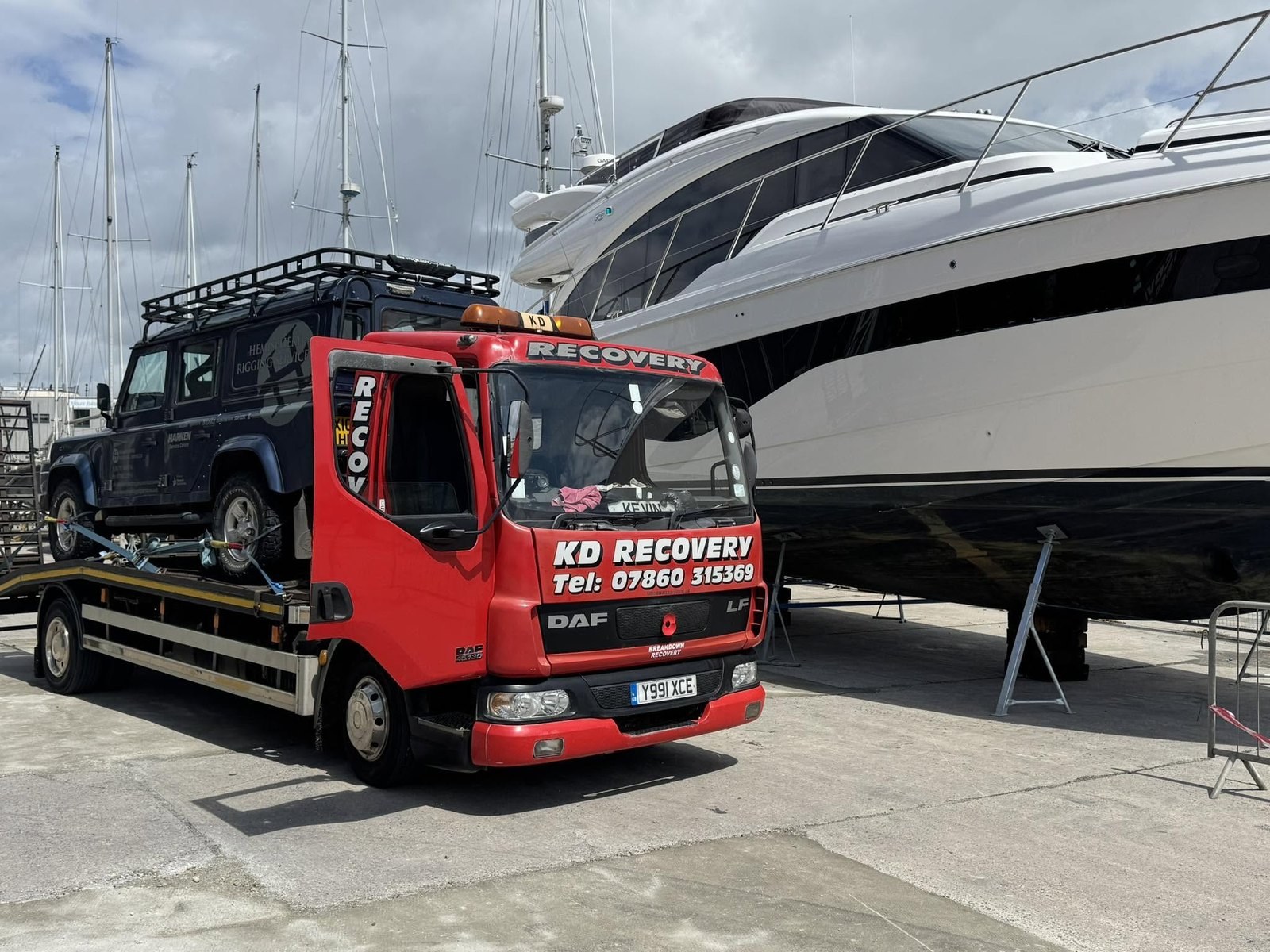 KD Recovery truck collecting a Land Rover at a Plymouth marina